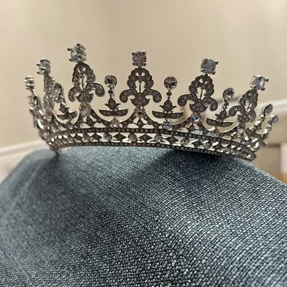 Bridal Crown Headpiece - Picture 3 of 4